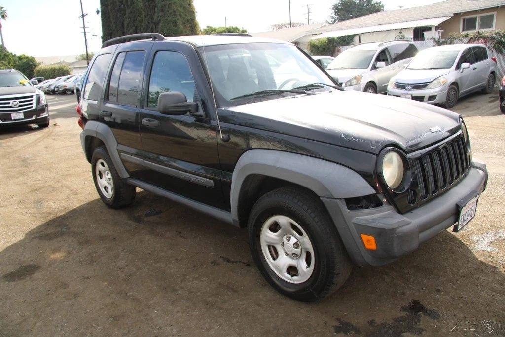 2007 Jeep KJ Liberty - Image 8 of 21