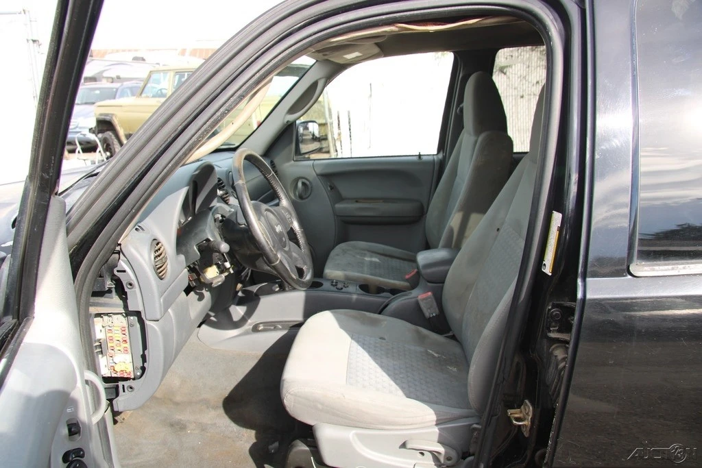 2007 Jeep KJ Liberty - Image 12 of 21