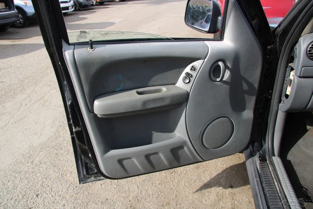 2007 Jeep KJ Liberty - Image 11 of 21