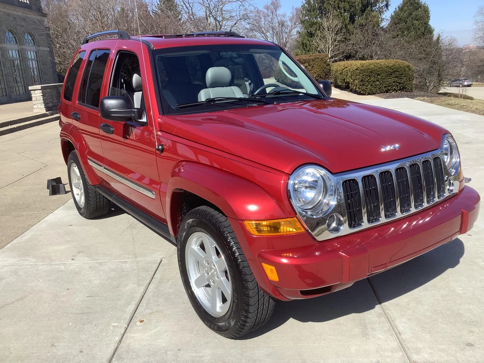 2007 Jeep KJ Liberty - Image 11 of 31