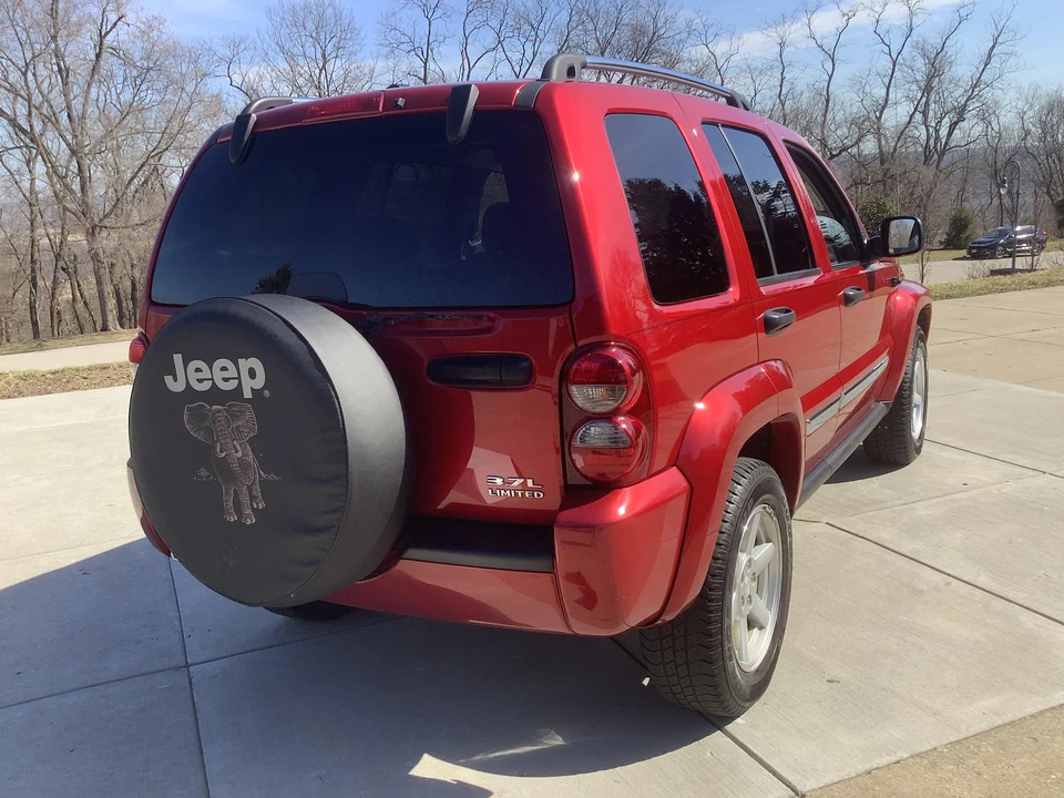 2007 Jeep KJ Liberty - Image 10 of 31