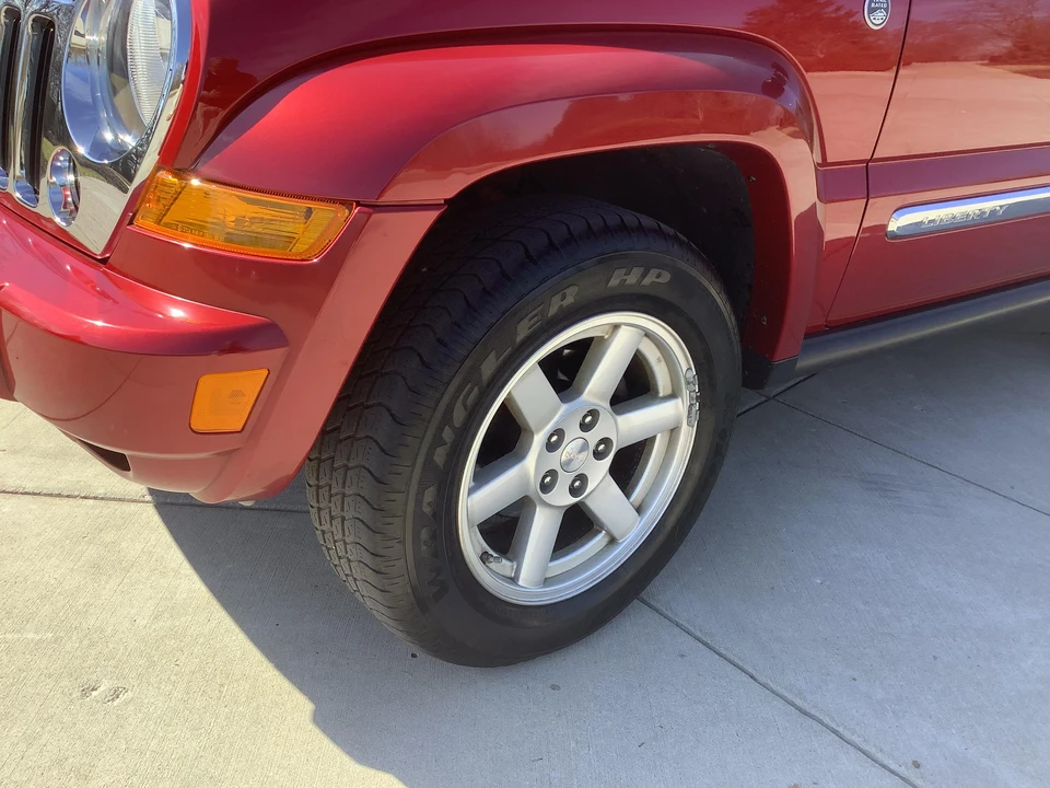 2007 Jeep KJ Liberty - Image 15 of 31