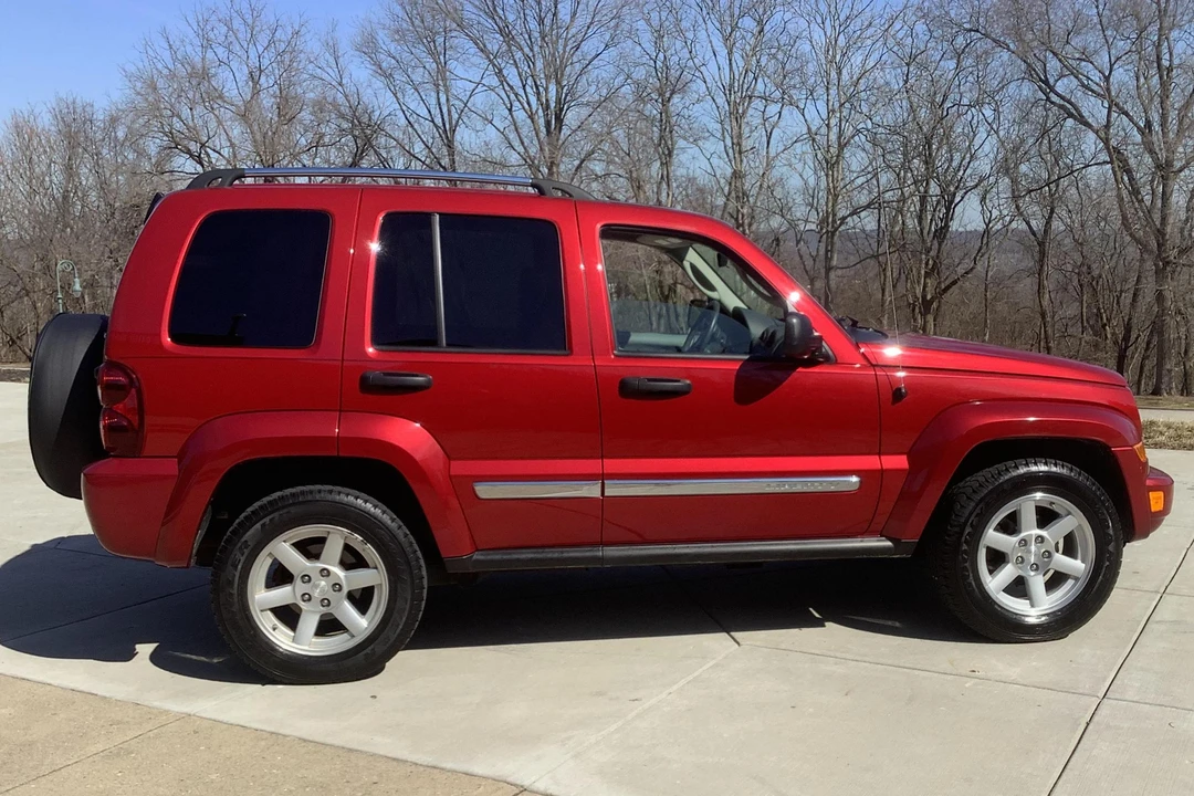2007 Jeep KJ Liberty - Image 3 of 31