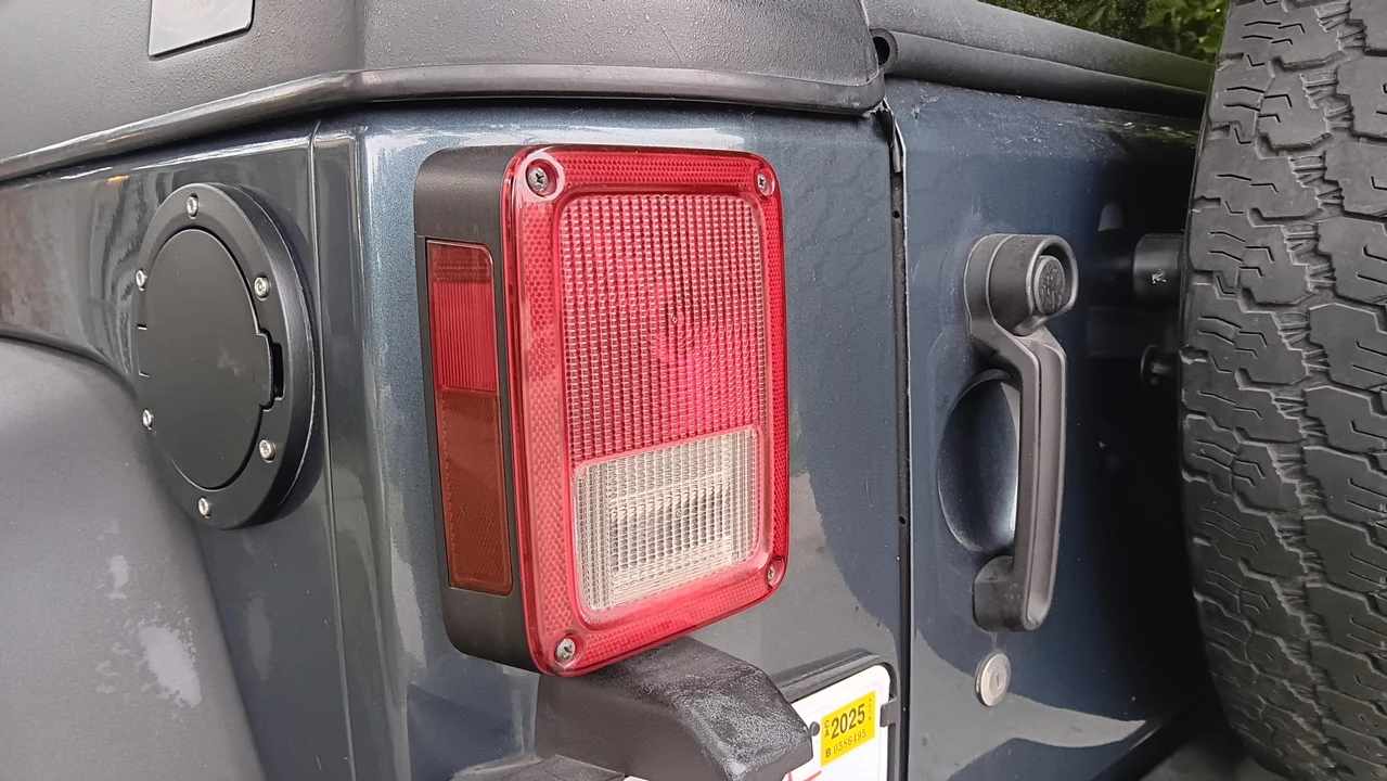 2007 Jeep JK Wrangler - Image 17 of 31