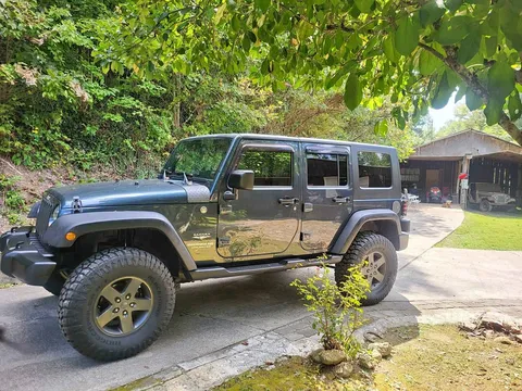 2007 Jeep Wrangler Unlimited Sahara Sport Utility 4D