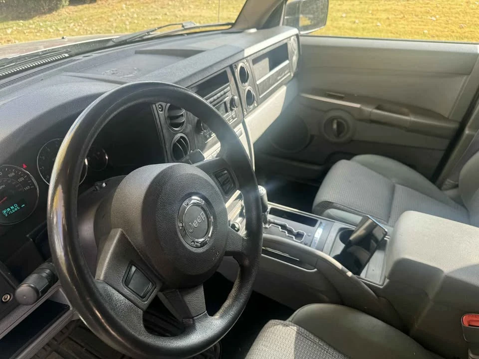 2007 Jeep Commander - Image 9 of 13