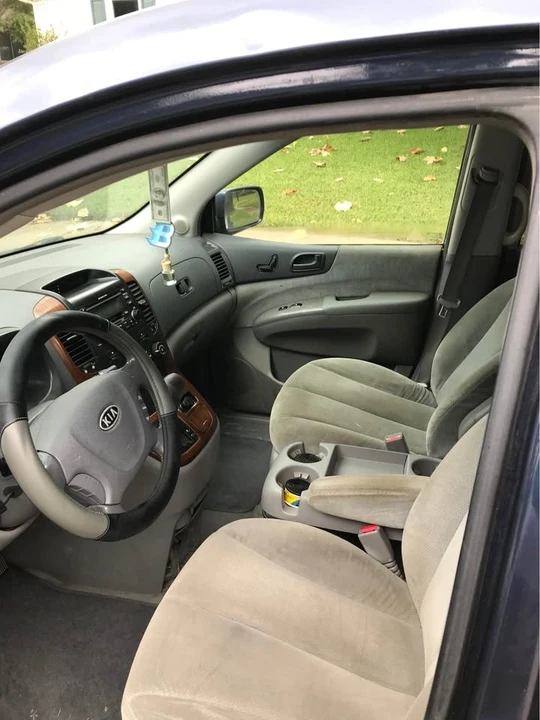 2007 Kia Carnival - Image 10 of 15