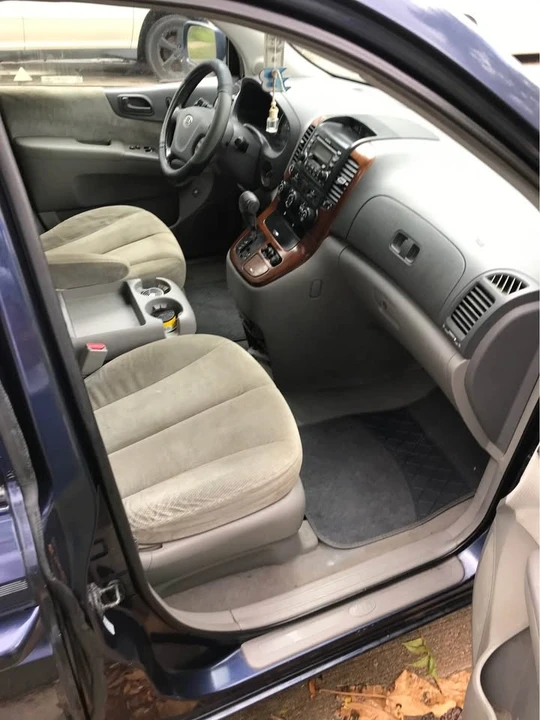 2007 Kia Carnival - Image 12 of 15