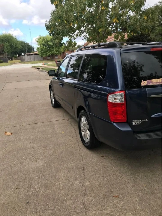 2007 Kia Carnival - Image 8 of 15