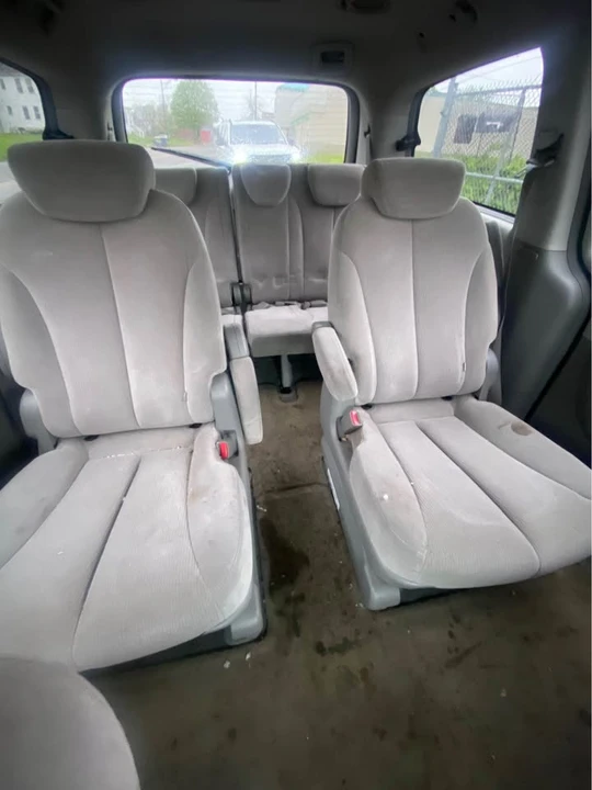 2007 Kia Carnival - Image 8 of 8
