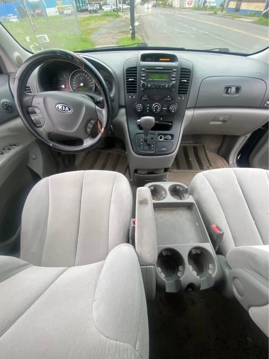 2007 Kia Carnival - Image 7 of 8