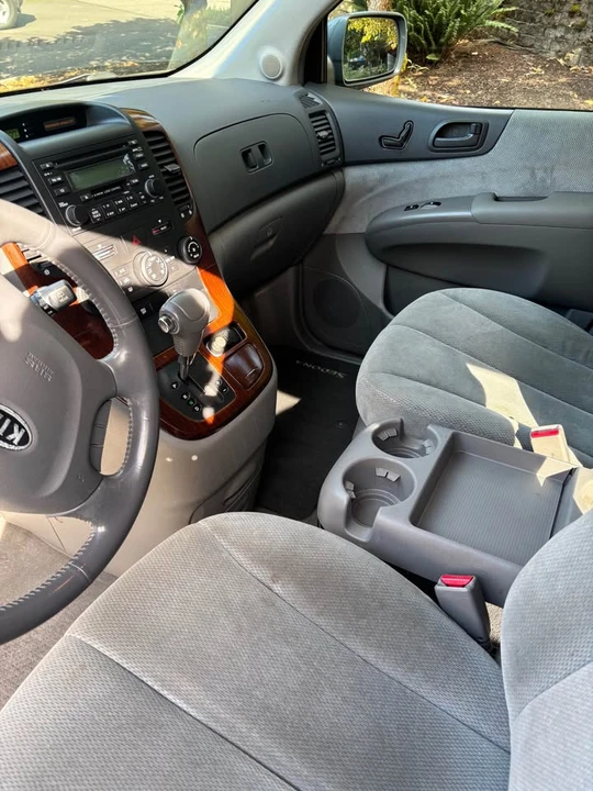 2007 Kia Carnival - Image 6 of 10