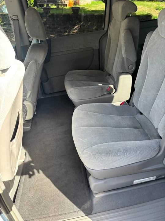 2007 Kia Carnival - Image 7 of 10