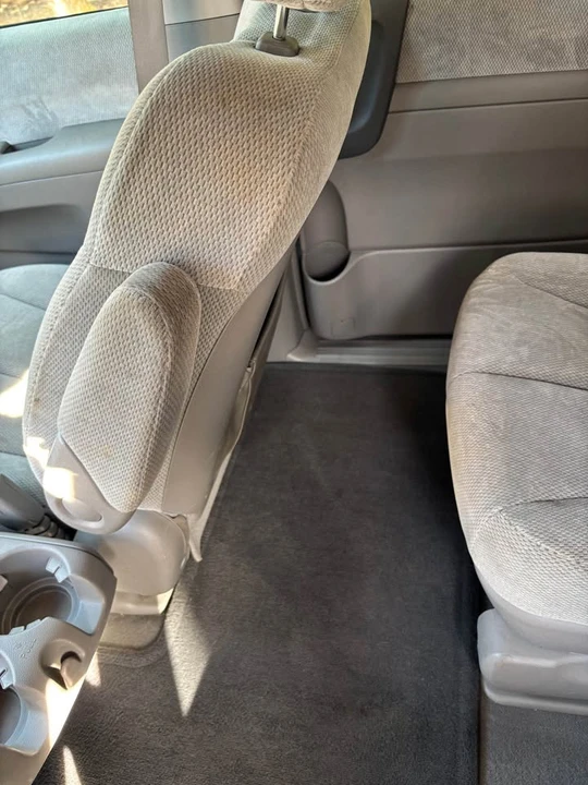 2007 Kia Carnival - Image 9 of 10