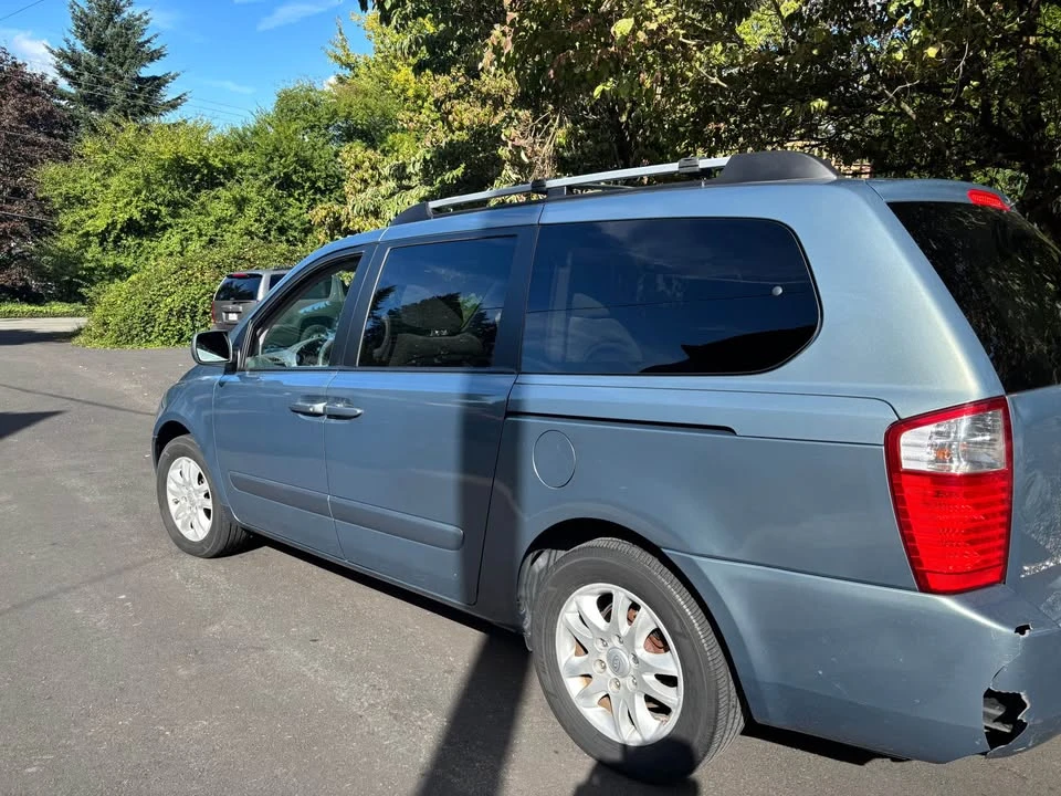 2007 Kia Carnival - Image 2 of 10