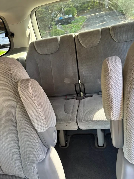 2007 Kia Carnival - Image 8 of 10
