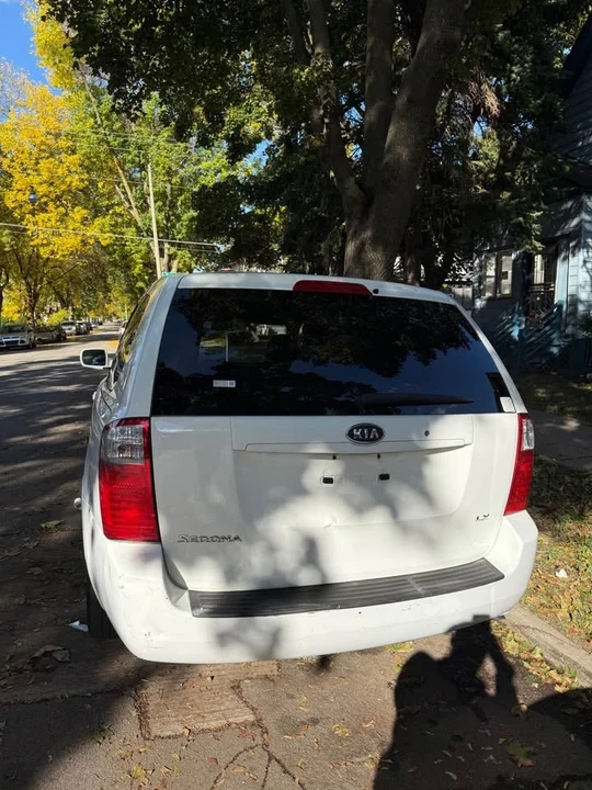 2007 Kia Carnival - Image 4 of 8