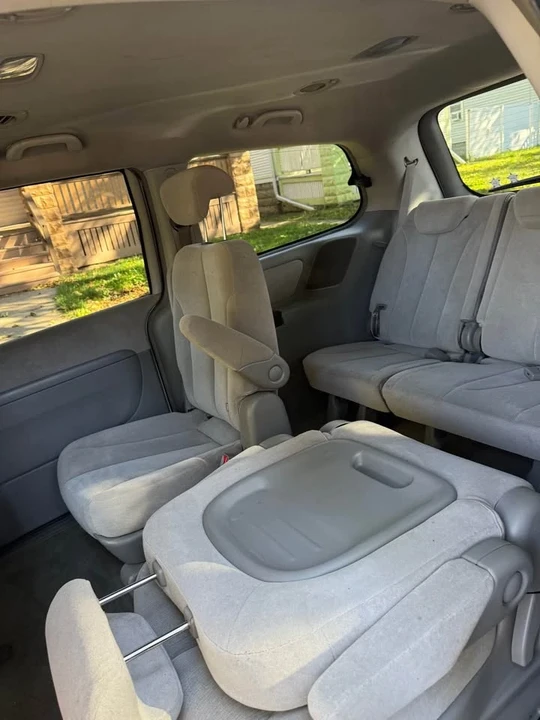 2007 Kia Carnival - Image 8 of 8