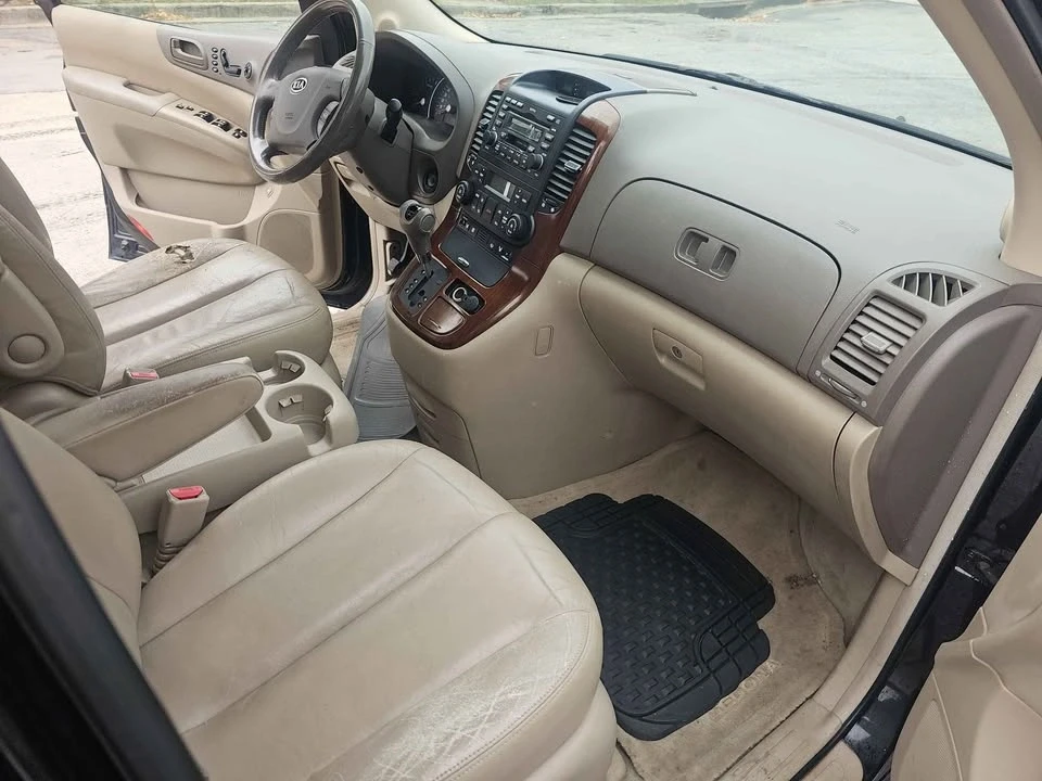 2007 Kia Carnival - Image 4 of 10