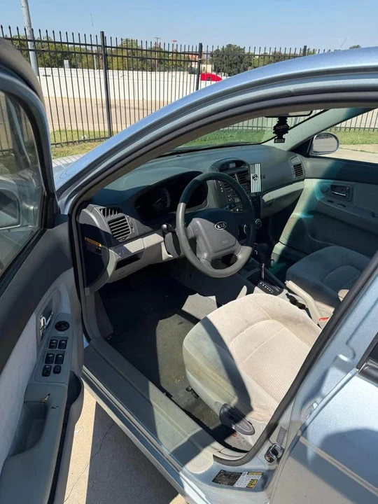 2007 Kia Spectra - Image 3 of 5