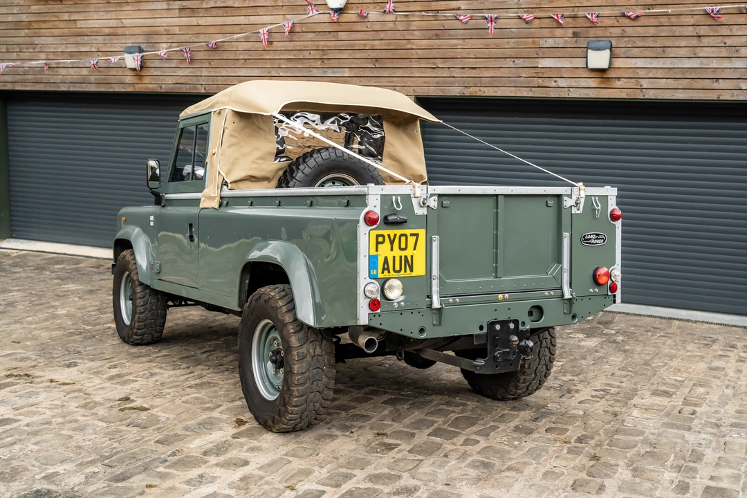 2007 Land Rover Defender 110 - Image 8 of 31
