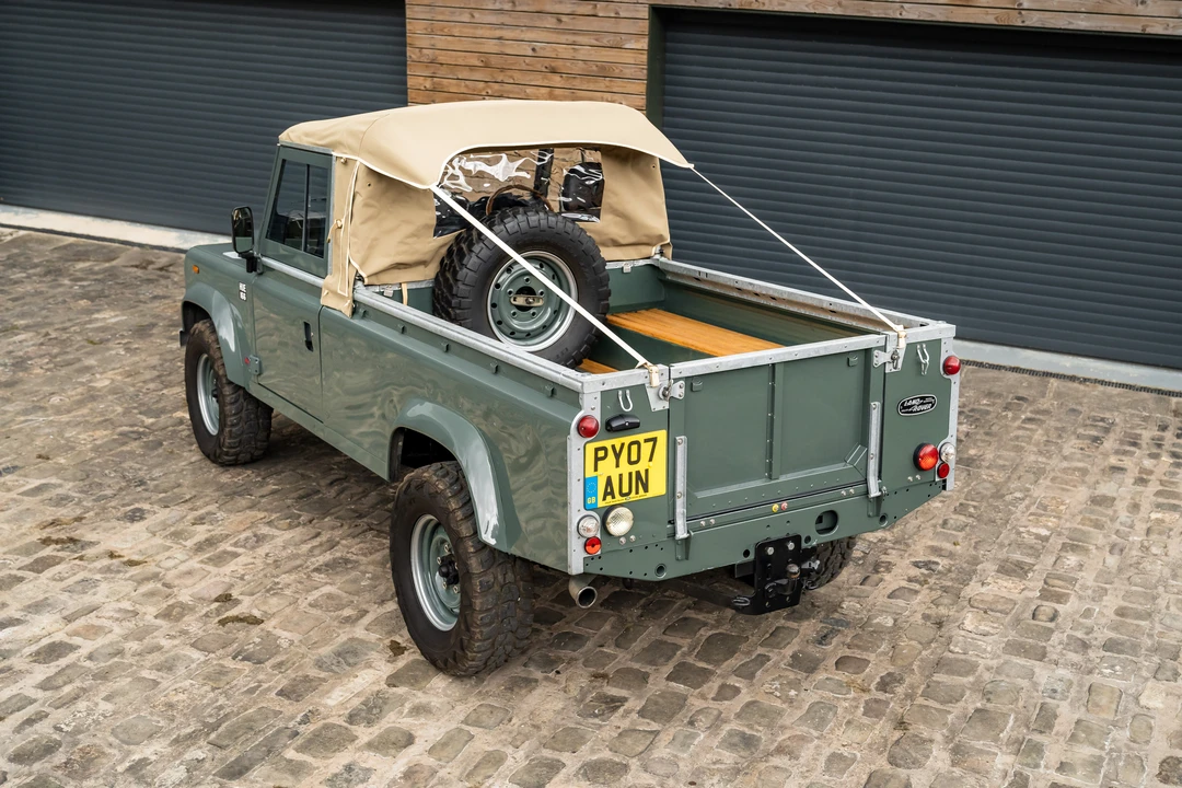 2007 Land Rover Defender 110 - Image 17 of 31
