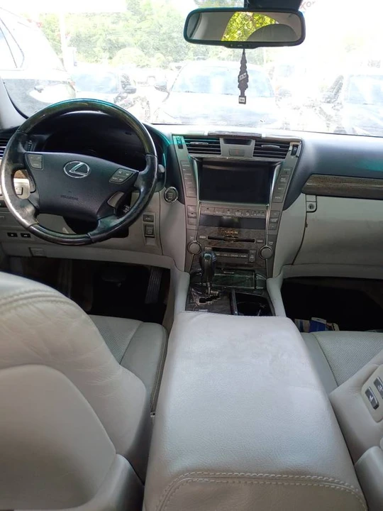 2007 Lexus LS 4th Gen - Image 12 of 12