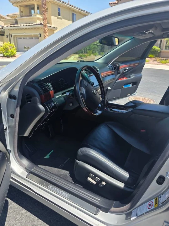 2007 Lexus LS 4th Gen - Image 14 of 18