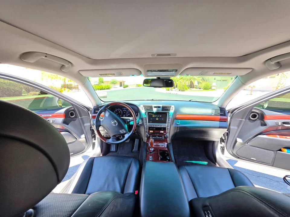 2007 Lexus LS 4th Gen - Image 17 of 18