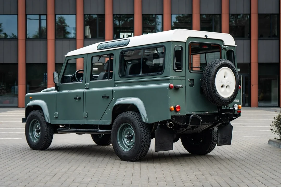 2007 Land Rover Defender 110 - Image 9 of 31