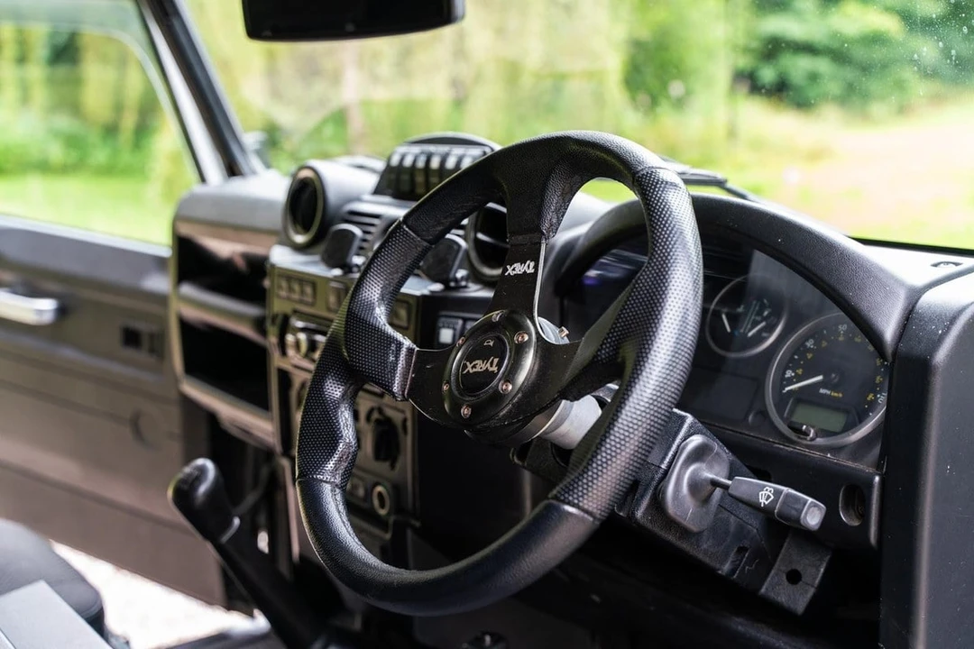 2007 Land Rover Defender 110 - Image 15 of 30