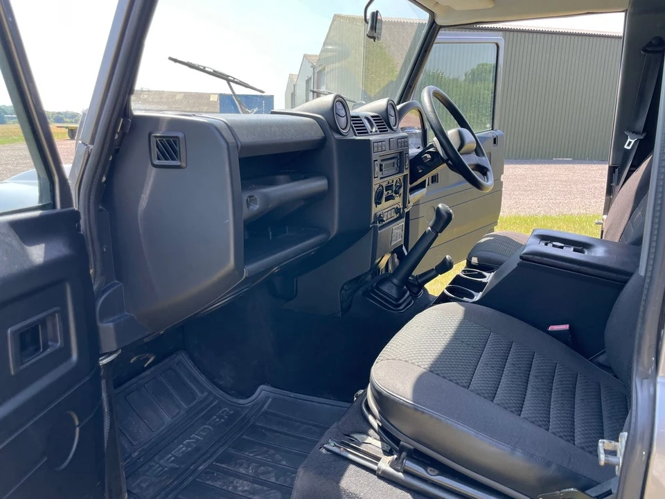 2007 Land Rover Defender 90 - Image 11 of 30