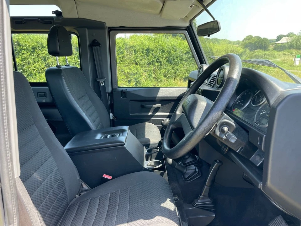 2007 Land Rover Defender 90 - Image 10 of 30