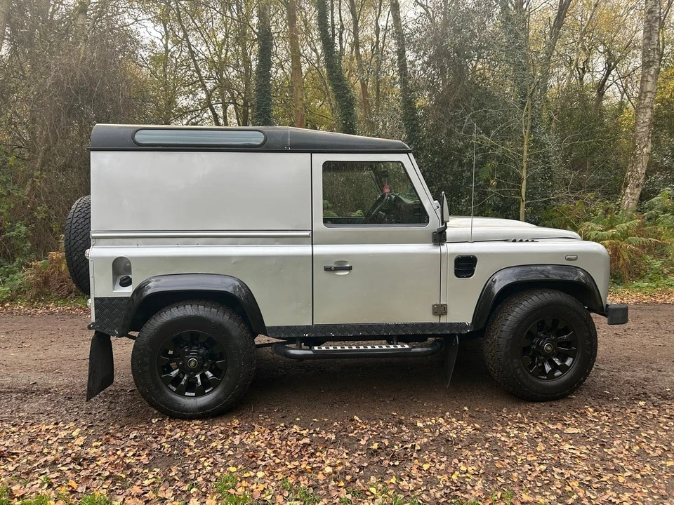 2007 Land Rover Defender - Image 9 of 30