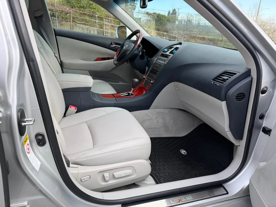 2007 Lexus ES 5th Gen - Image 12 of 16