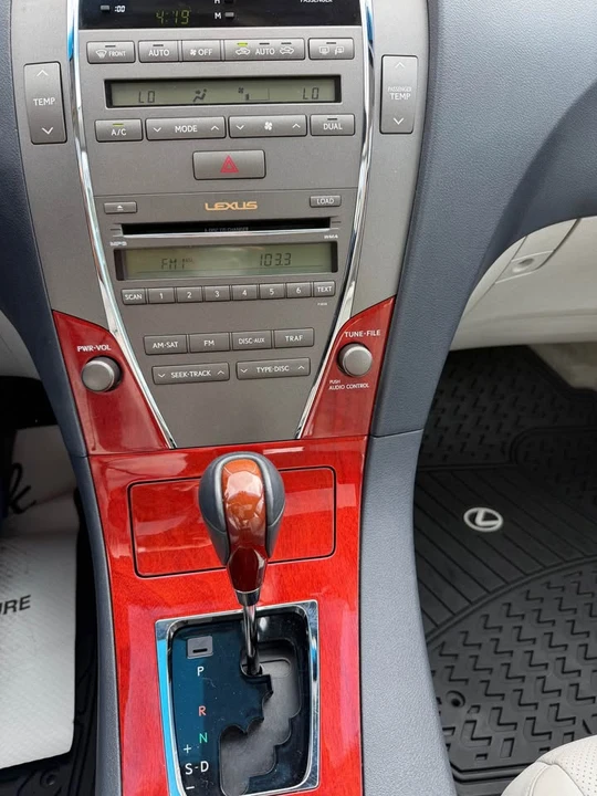2007 Lexus ES 5th Gen - Image 11 of 16