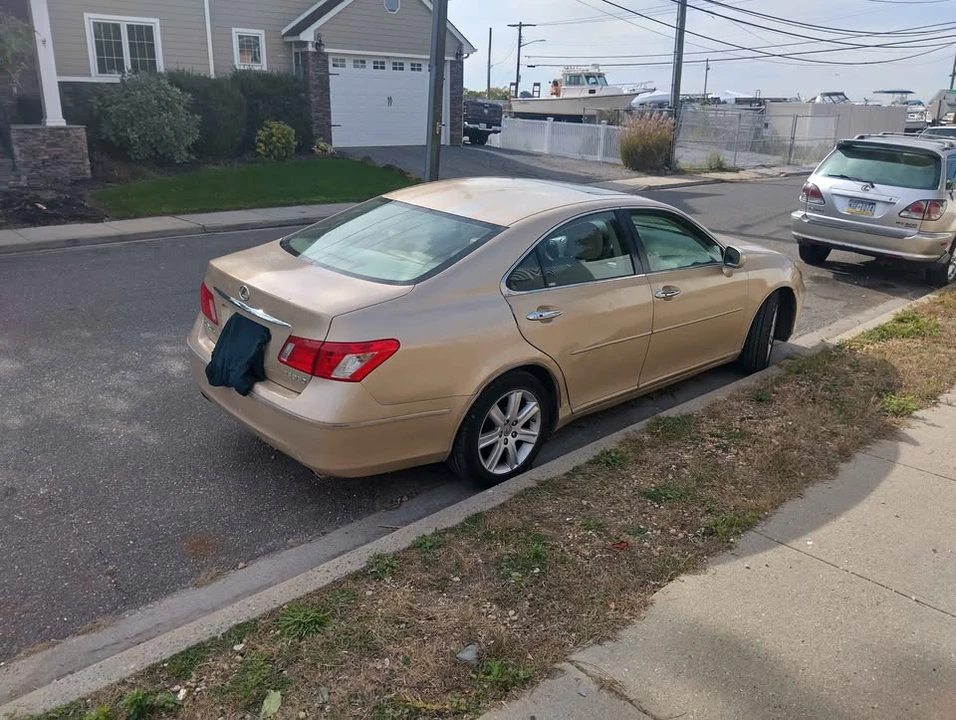 2007 Lexus ES 5th Gen - Image 2 of 15