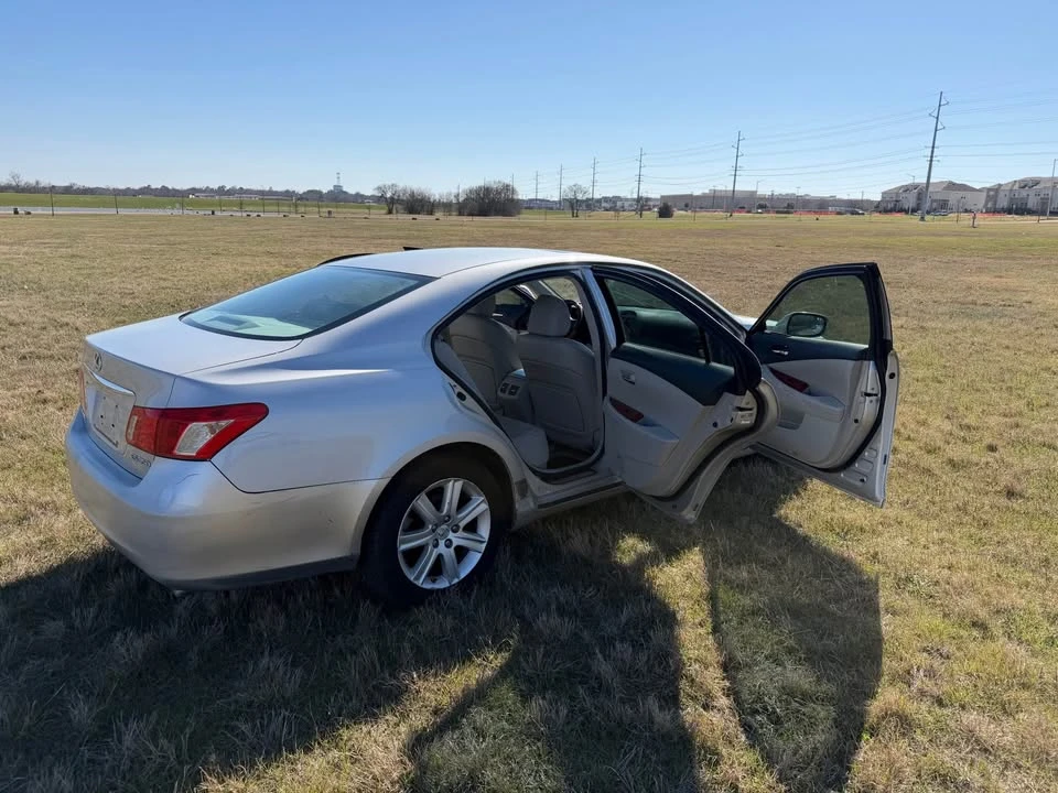 2007 Lexus ES 5th Gen - Image 5 of 8