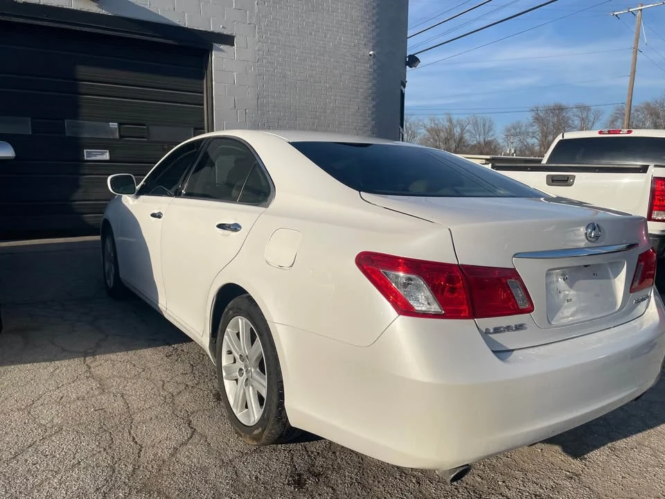2007 Lexus ES 5th Gen - Image 2 of 8