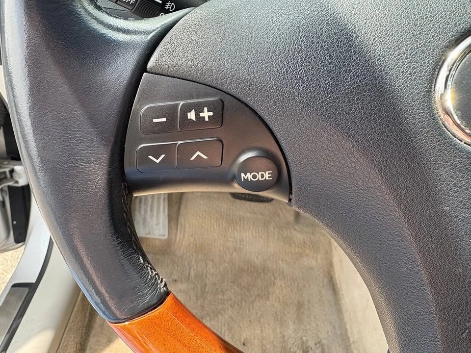 2007 Lexus ES 5th Gen - Image 10 of 15