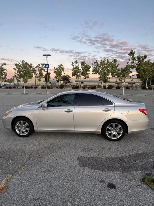 2007 Lexus ES 5th Gen - Image 9 of 16