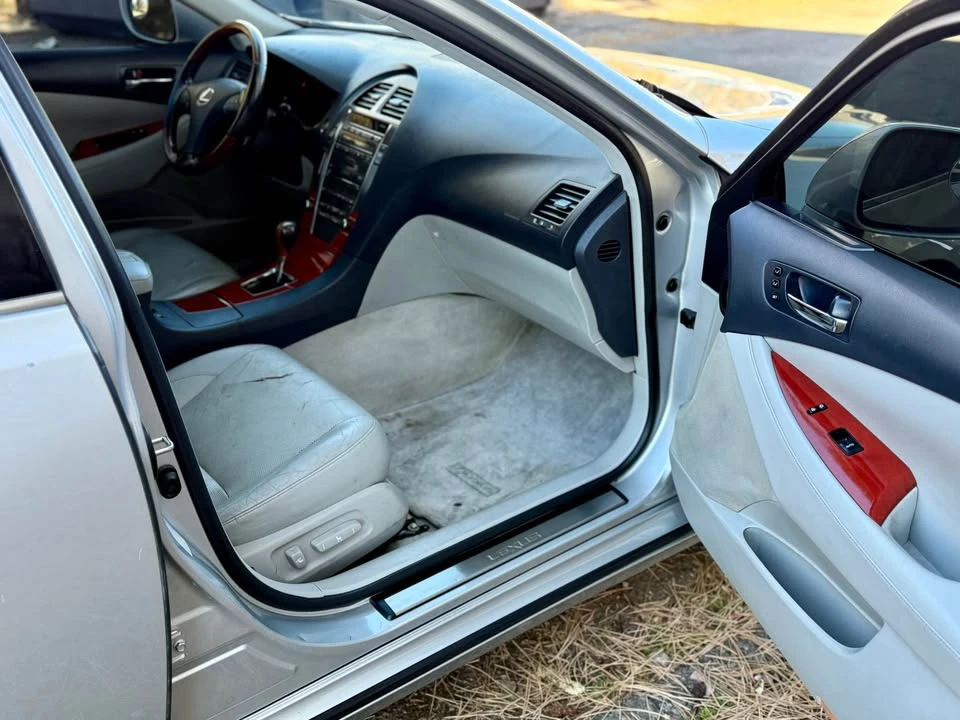 2007 Lexus ES 5th Gen - Image 11 of 14