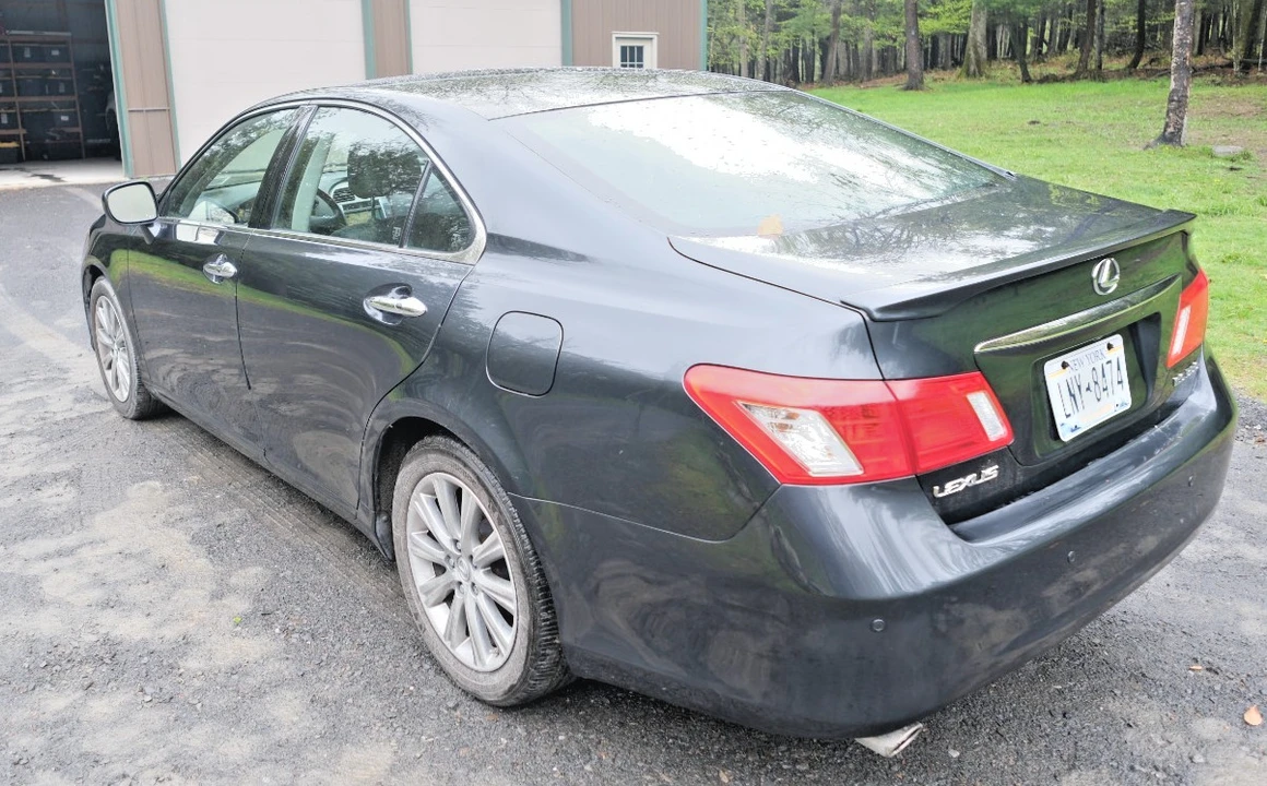 2007 Lexus ES 5th Gen - Image 2 of 31