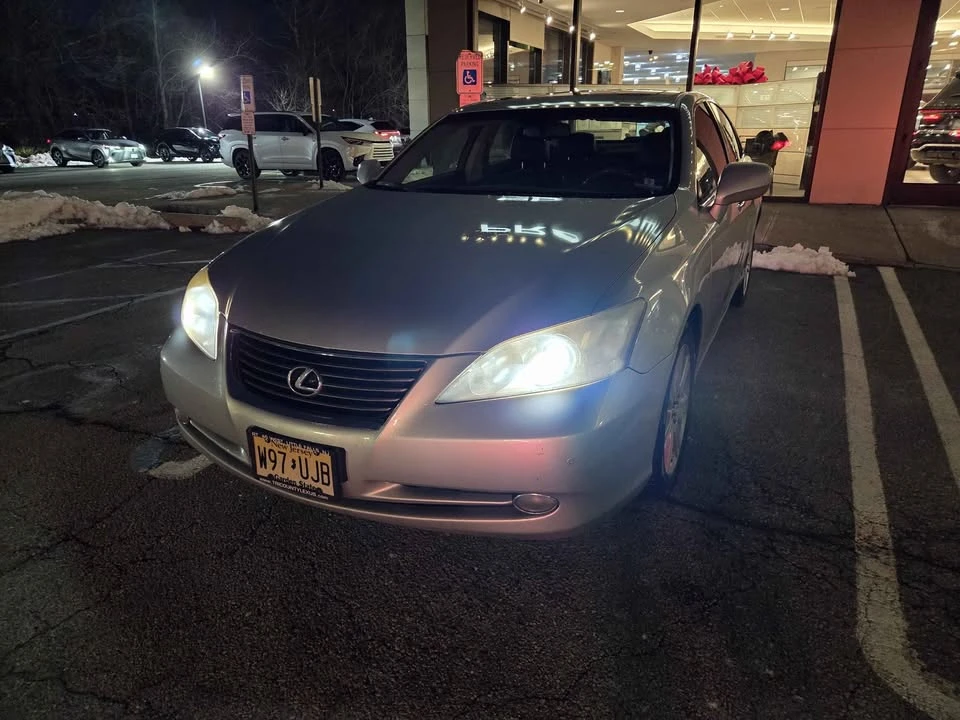 2007 Lexus ES 5th Gen - Image 2 of 9