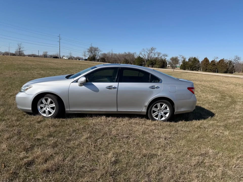 2007 Lexus ES 5th Gen - Image 2 of 13