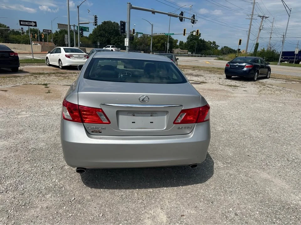 2007 Lexus ES 5th Gen - Image 9 of 12