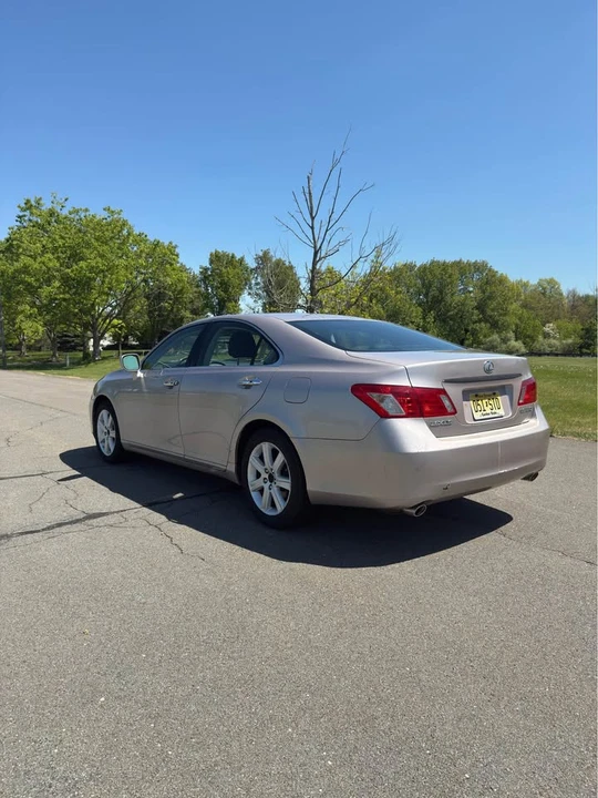 2007 Lexus ES 5th Gen - Image 7 of 16