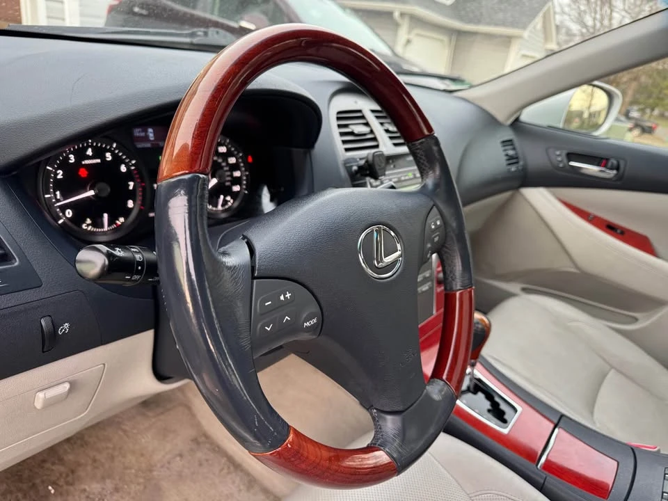 2007 Lexus ES 5th Gen - Image 15 of 17