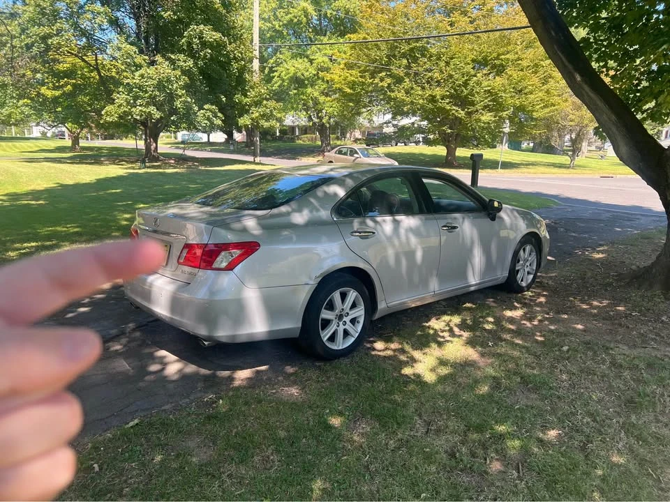 2007 Lexus ES 5th Gen - Image 2 of 9