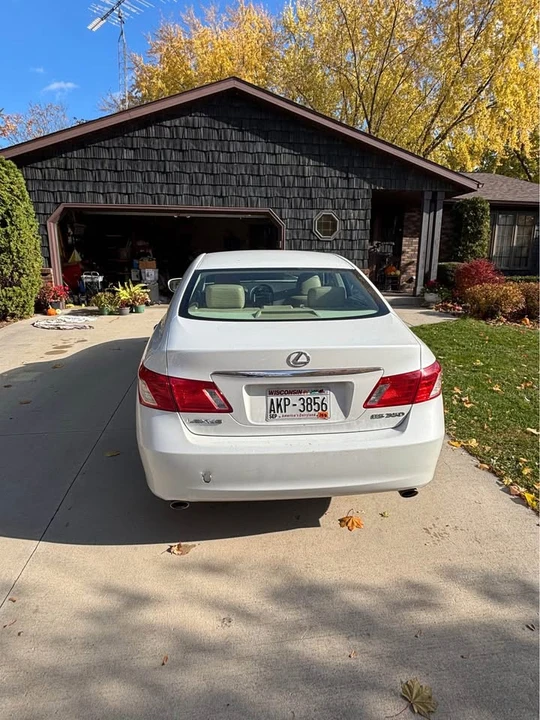 2007 Lexus ES 5th Gen - Image 4 of 4